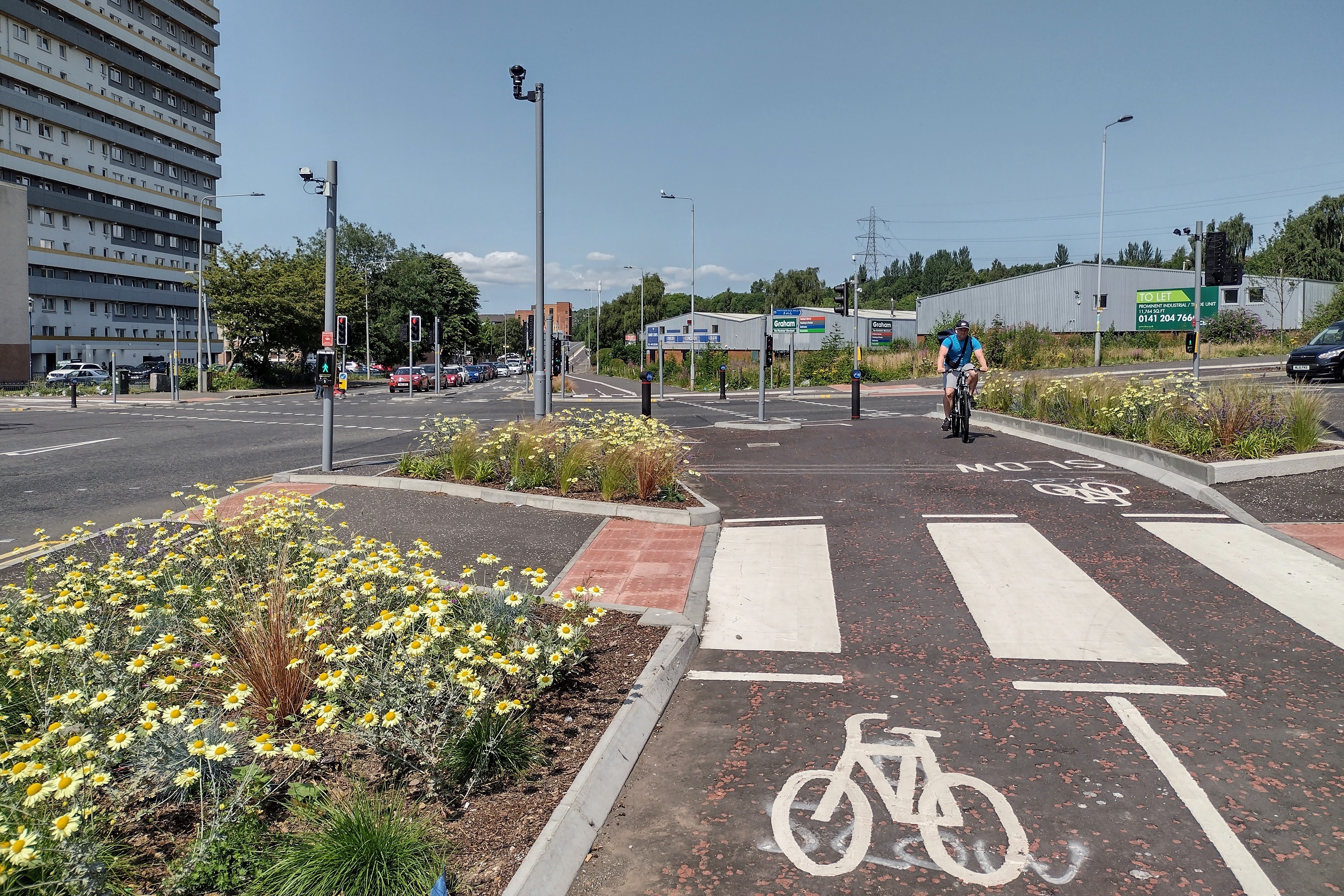 Garscube Road protected cycle lane